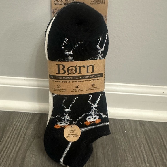 Born Women’s Wool blend no show socks Festive 4 Pairs Black/White Size L - Picture 1 of 7